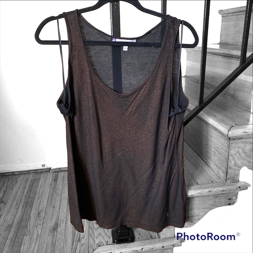 Jennifer Lopez tank top